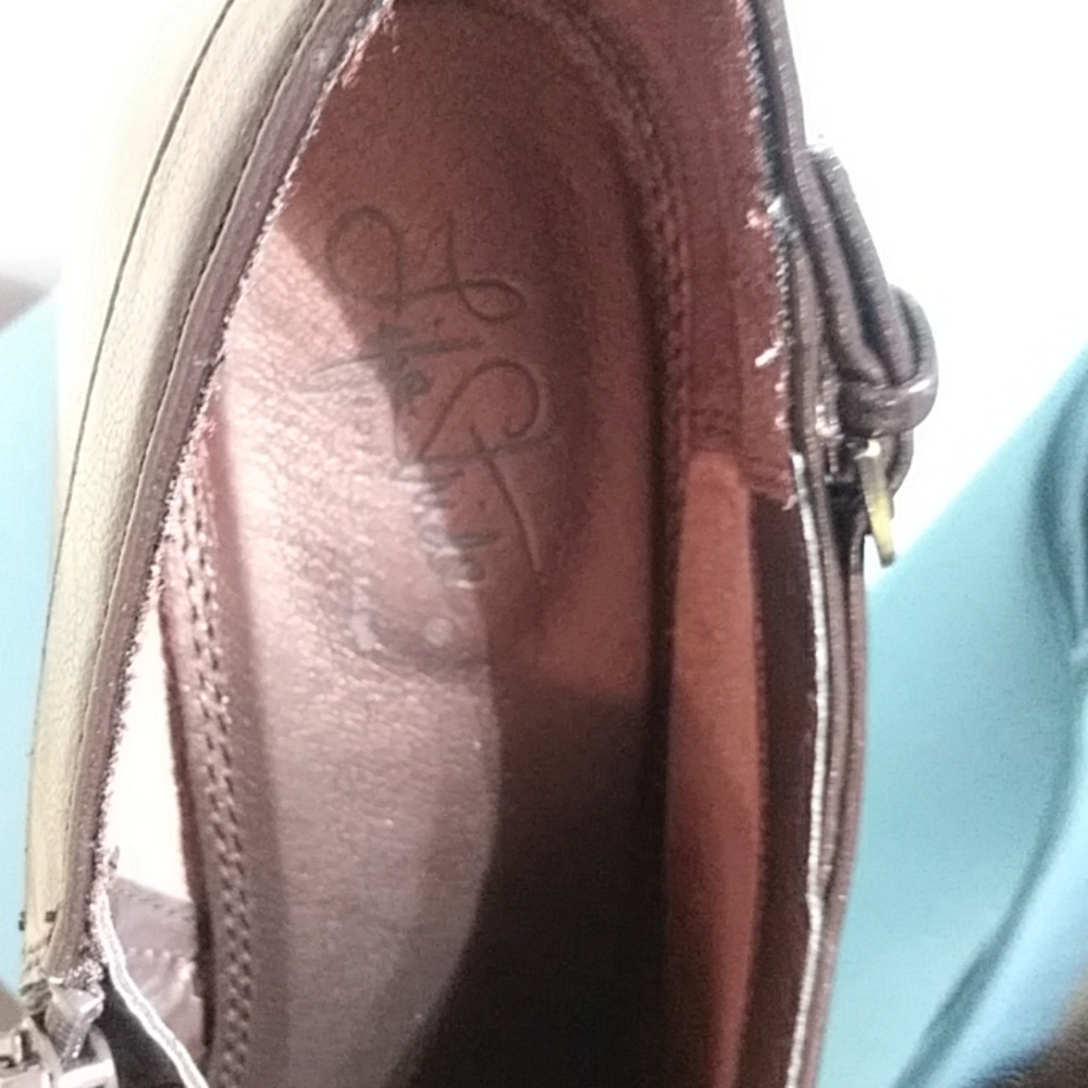 Boots - Picture 2 of 3